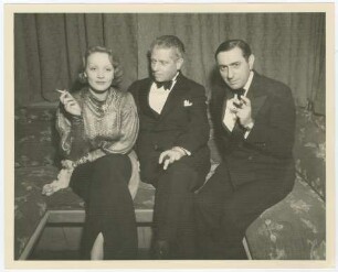 Marlene Dietrich, Max Reinhardt und Ernst Lubitsch (Los Angeles, 1933) (Archivtitel)