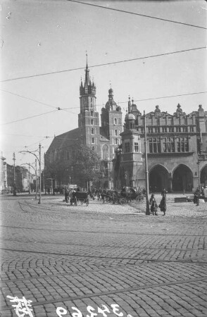 Marienkirche : Blick über den Karakauer Hauptmarkt auf die Marienkirche