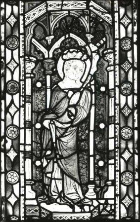 Weibliche Heiligenfigur. Glasmalerei, um 1400. Panschwitz-Kuckau, Zisterzienserinnenabtei Klosterstift Sankt Marienstern n II (4 a). Ausstellung "Mittelalterliche Glasmalerei in der DDR", Angermuseum Erfurt 1989/1990. Kat. Nr. 32