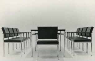Tisch "Mod. 31 / 71" und Sessel "Mod. 1 / 14" von Ernst Moeckl