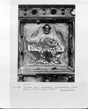 Der Hochaltar des Aachener Münsters — Antependium mit Darstellung der zwölf Apostel — Petrus