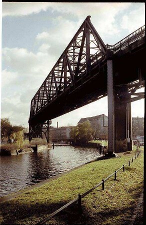 Berlin: Hochbahnbrücke über den Landwehrkanal