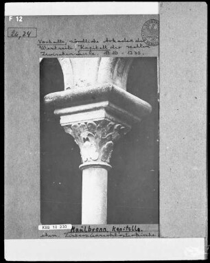 Kapitell der rechten Zwischensäule