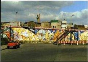 Bemalte Berliner Mauer an der Luckauer Straße