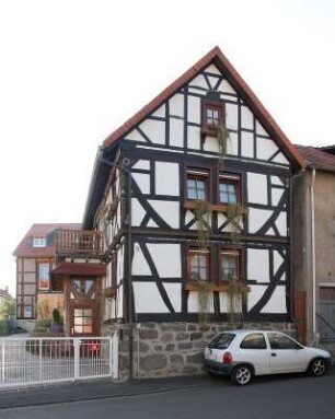 Hungen, An der Kirche 9