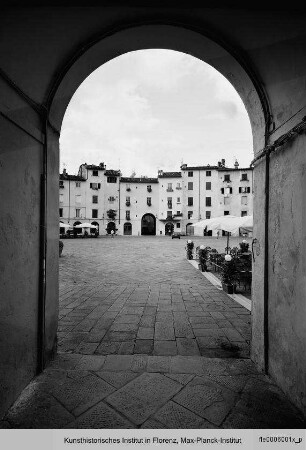 Piazza dell'Anfiteatro, Piazza del Mercato, Lucca