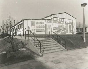 Tauche. Erich-und-Charlotte-Garske-Schule. Sporthalle