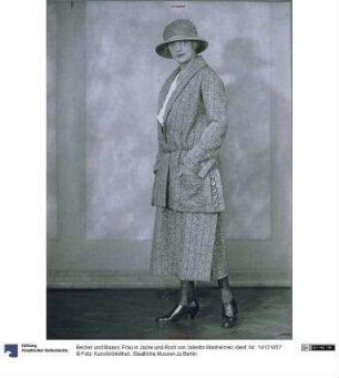 Frau in Jacke und Rock von Valentin Manheimer