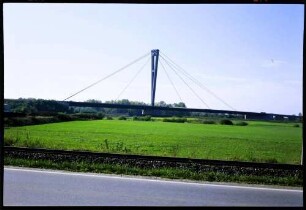 Deggendorf: Pylon der Autobahnbrücke über die Donau