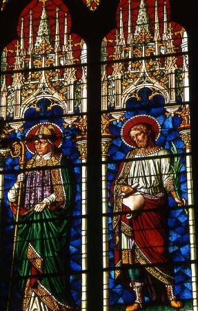 Arles - Kirchenfenster : Kirchenfenster aus farbigem Glas. Aufgenommen in Arles im Jahre 2001