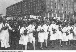 Dresden, 1.Mai (Internationaler Kampf- und Feiertag der Werktätigen), Maidemonstration auf der Ernst-Thälmann-Straße (heute: Wilsdruffer Straße), 1. Mai 1967