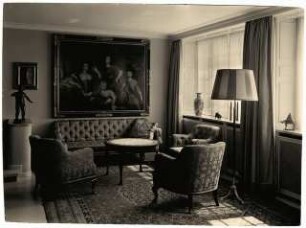 Wohnhaus Dr. Scheufelen, Stuttgart: Wohnzimmer Sitzgruppe am Fenster