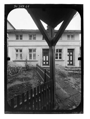 Sassnitz, Karlstraße 5. Wohnhaus. Nebengebäude. Eingangsfront