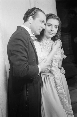 Szenenbilder aus der Operette "Die Kinokönigin" von Jean Gilbert am Metropol-Theater Berlin