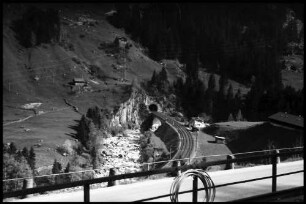 Wassen: Gotthardbahn, Tunneleinfahrt Rohrbachtunnel