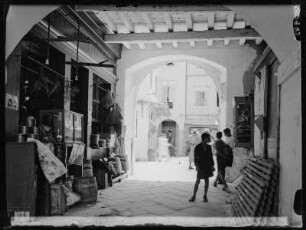 Korfu, Passage