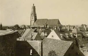Nördlingen. Blick auf St. Georgskirche : Nördlingen. Blick von der Bastei zur St. Georgskirche