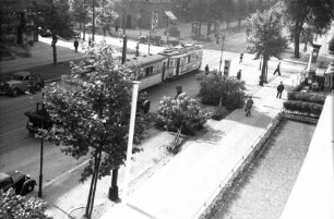 Berlin: Kaiserallee, an der Haltestelle Güntzelstraße, von oben