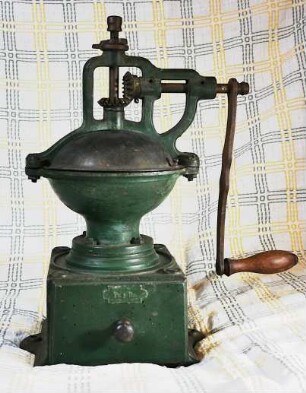 Kaffeemühle metall, grün, Peter Dienes