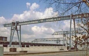 Industriegebiet: Kran von Kalksandsteinwerk Stüwe und Co.