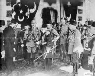 Wilhelm II. mit türkischen Würdenträgern in Konstantinopel