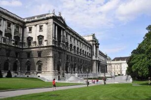 Wien - Neue Hofburg : Seitenansicht der Gebäude der Neuen Hofburg, vom Burggarten aus gesehen. Wien, 2008