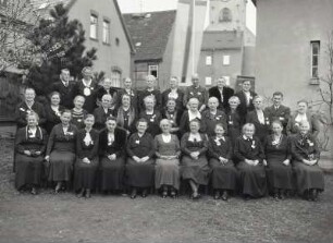 Gruppenbild zur Goldenen Konfirmation. Die Damen