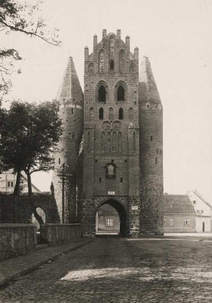 Friedland. Mecklenburg. Ansicht des im frühen 14. Jh. errichteten gotischen Anklamer Tores (früher Steintor)