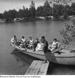 Feriengestaltung (Baden, Boot fahren)