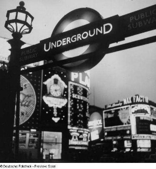 London. Eingang zur U-Bahnstation Picadilly Circus