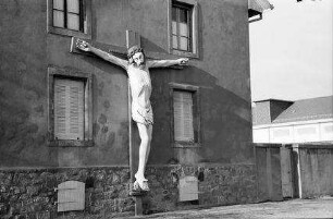 Cernay, Sennheim: Heil- und Pflegeanstalt St. André, Riesenchristus am Haus