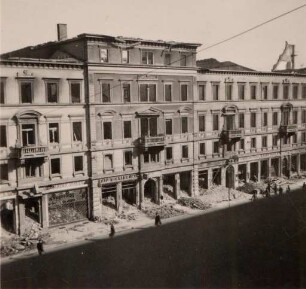 Zerstörungen Zweiter Weltkrieg - Stadtgebiet. Kaiserstraße 146, 148 (Kaufhaus Schneider), 150, 152, 154 (Juweliergeschäft Schmidt-Staub) (Nordseite gegenüber der Hauptpost)