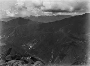 Gebirgszug mit Flusstal (Bolivienreisen Schmieder 1924-1925)