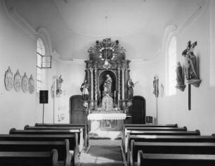 Denzlingen. Sankt Annakirche. Inneres zum Altar