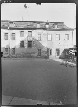 Zittau, August-Bebel-Platz (Neustadt) 1. Wohnhaus mit Ladeneinbau (18. Jh.). Straßenfront (Teilansicht, Albertstraße)