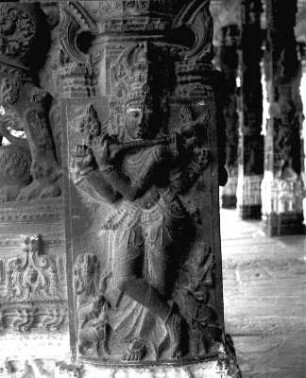Tempelanlage, Säule mit Reliefdarstellung eines tanzenden Shiva : Kanchipuram (Indien). Tempelanlage, Säule mit Reliefdarstellung eines tanzenden Shiva