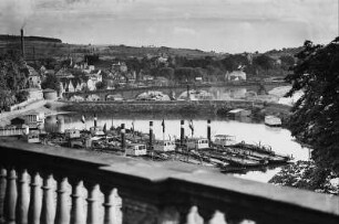 Aschaffenburg, Winterhafen : Aschaffenburg. Blick vom rechten Mainufer über Winterhafen (mit Kettenschleppdampfer) und Straßenbrücke nach Süden