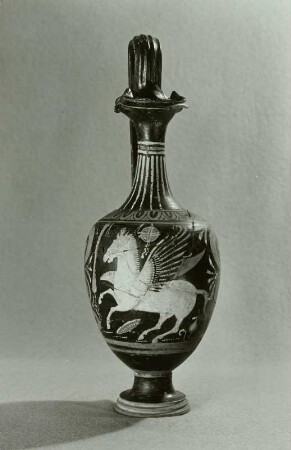 Kleeblattkanne mit Pegasus