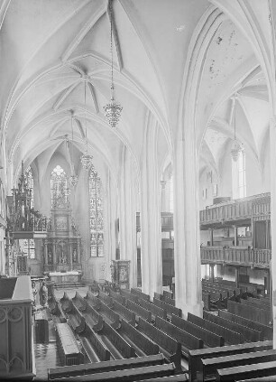 Dresden, Sophienkirche, Inneres, Blick in das nördliche Schiff mit Hauptchor und Altar
