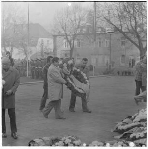Kranzniederlegung zum 60. Jahrestag der Oktoberrevolution