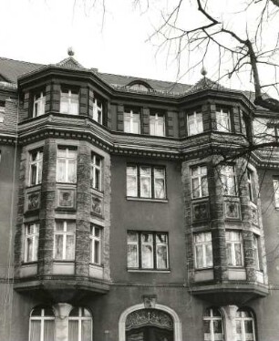 Dresden-Strehlen, Mary-Krebs-Straße 2. Wohnhaus. 1911. Teilansicht mit Erkern
