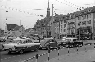Ulm: Platz vor dem Münster mit Rathaus