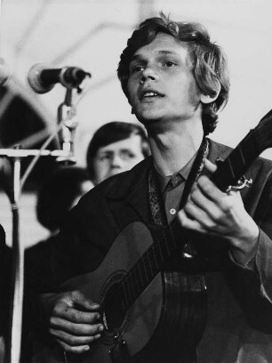 Konzert anläßlich der Werkstattwochen der FDJ-Singebewegung in Berlin vor dem ehemaligen Zeughaus (Museum für Deutsche Geschichte)
