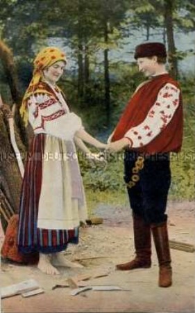 Junges Paar in ukrainischer Volkstracht