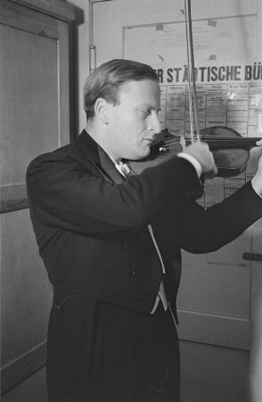 Porträtaufnahmen des Violinisten und Dirigenten Yehudi Menuhin