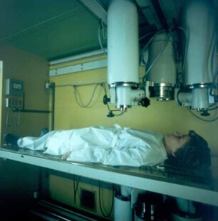 Neuherberg. Institut für Strahlenschutz. Untersuchung mit einem Ganzkörperzähler zur Ermittlung radioaktiver Strahlung