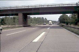 Einfahrt West zu Hauptfahrbahn West (Karlsruhe Richtung Basel): Brücke von Norden