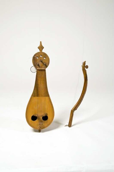 Bowl-necked lute with bow