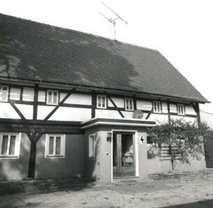Schönberg (Kreis Chemnitzer Land), Hauptstraße 4. Dreiseithof (um 1760). Wohnstallhaus. Hofansicht