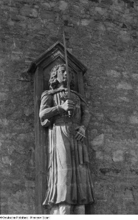 Roland-Figur am Roten Turm
